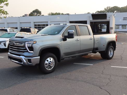 Used 2024 Chevrolet Silverado 3500 LTZ w/ LTZ Convenience Package AWD/4WD image 5