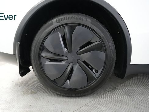 Used 2026 Tesla Model Y Long Range image 21