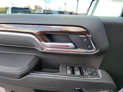 New 2026 GMC Sierra 1500 Elevation image 14