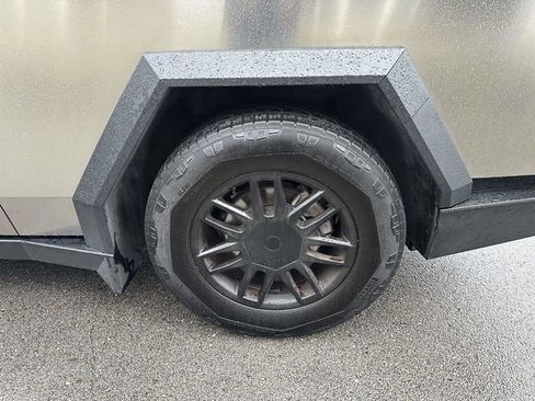 Used 2024 Tesla Cybertruck AWD Crew Cab image 21