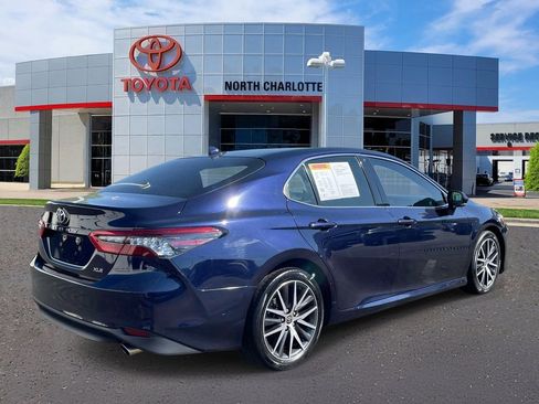 Used 2022 Toyota Camry XLE FWD image 6