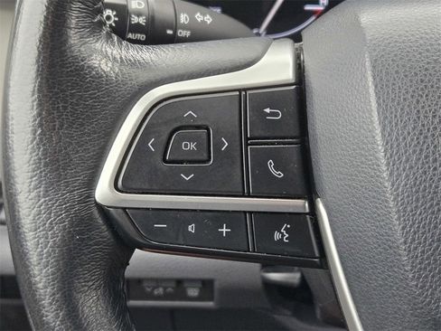 Used 2022 Toyota Sienna XLE image 19