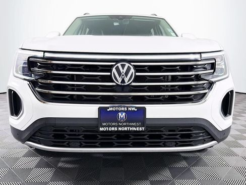 Used 2025 Volkswagen Atlas SE AWD/4WD image 2