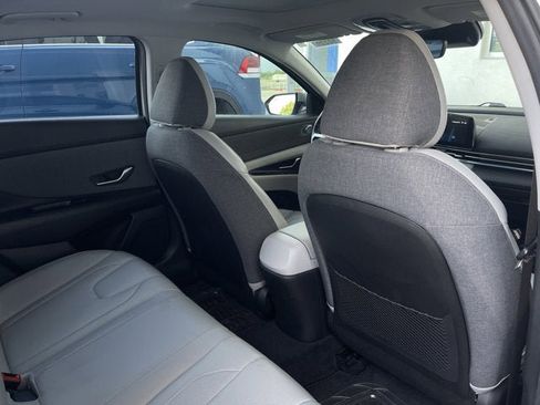 Used 2023 Hyundai Elantra Limited image 33