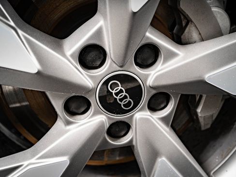 Used 2023 Audi Q5 2.0T Premium w/ Convenience Package image 8