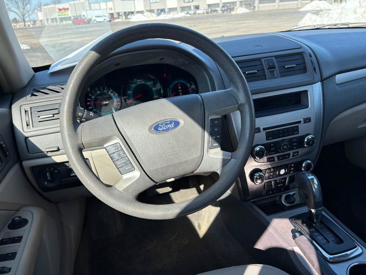 Used 2010 Ford Fusion SE FWD image 9