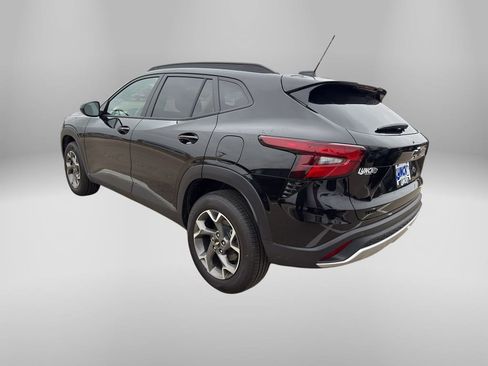 Used 2025 Chevrolet Trax LT w/ Driver Confidence Package image 3