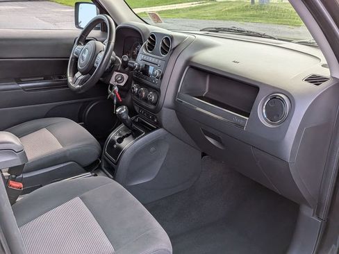 Used 2011 Jeep Patriot Latitude FWD image 23