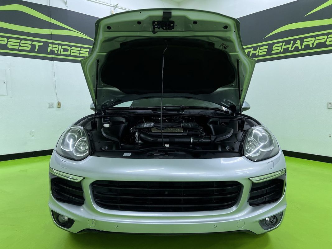 Used 2017 Porsche Cayenne Platinum Edition w/ Premium Package (PJV) AWD/4WD image 4