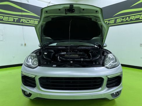 Used 2017 Porsche Cayenne Platinum Edition w/ Premium Package (PJV) AWD/4WD image 4