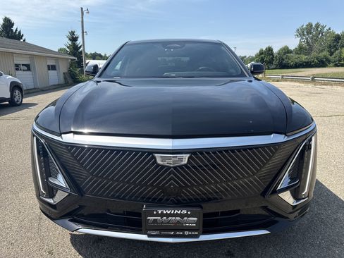Used 2024 Cadillac Lyriq Tech RWD image 11