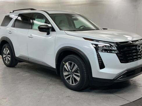 New 2026 Nissan Pathfinder SL image 7