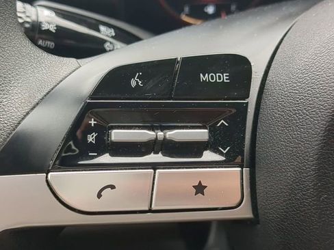 Used 2024 Hyundai Elantra SEL FWD image 22