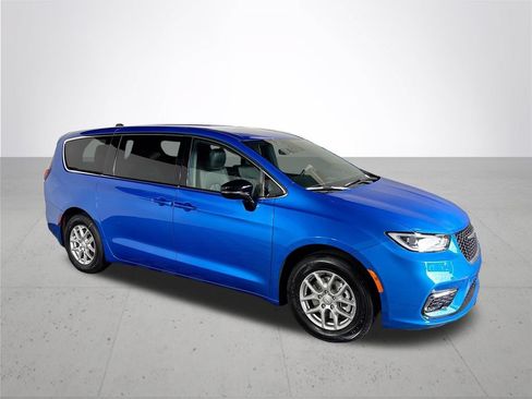 New 2026 Chrysler Pacifica Select FWD image 4