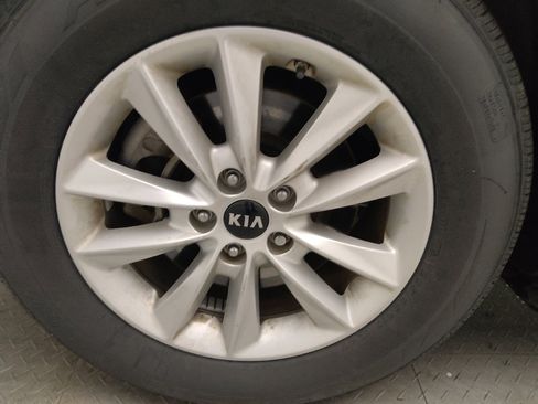 Used 2019 Kia Sorento FWD image 31