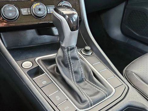 Used 2024 Volkswagen Jetta SE FWD image 11