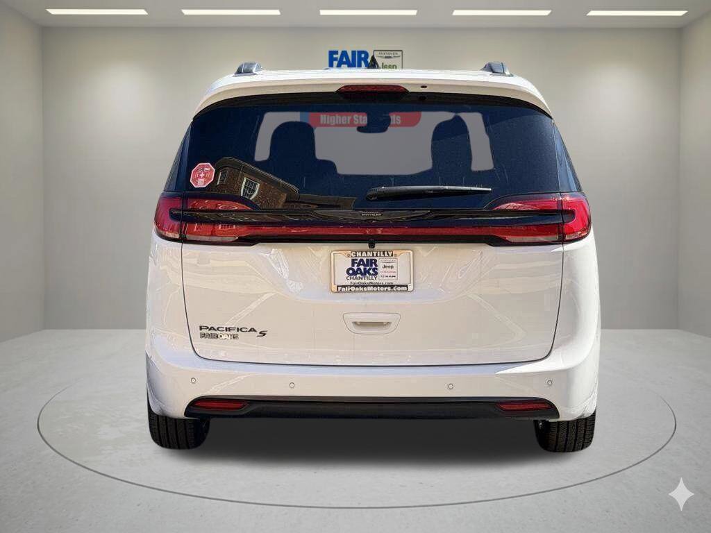 New 2026 Chrysler Pacifica Select w/ S Appearance Package FWD image 7