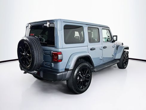 Used 2025 Jeep Wrangler Sahara image 9