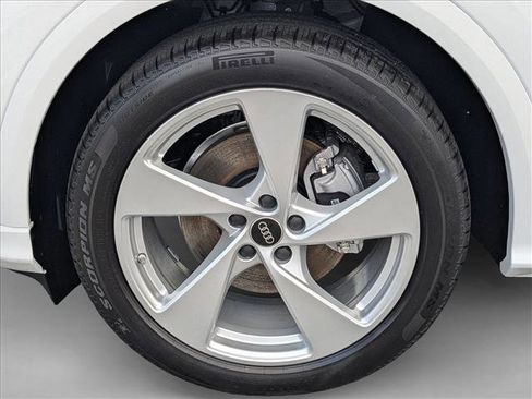New 2025 Audi Q5 Prestige image 9