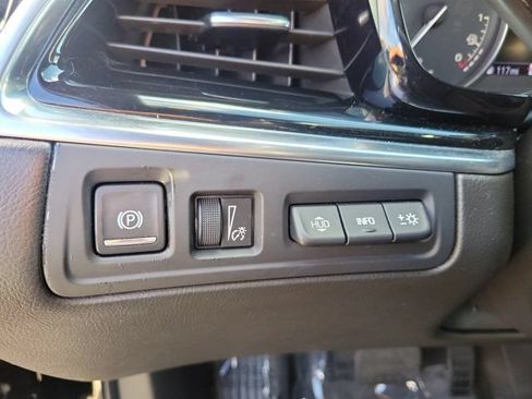 Used 2023 Cadillac XT6 Premium Luxury w/ Technology Package FWD image 27