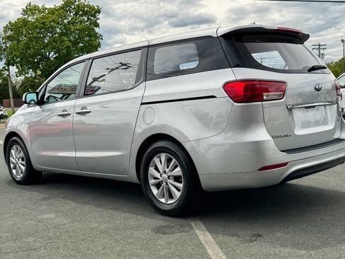 Used 2018 Kia Sedona L FWD image 6