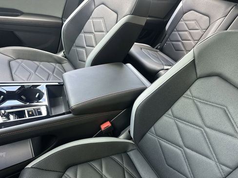 New 2025 Volkswagen Atlas Peak Edition SE image 21