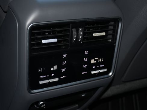 Used 2019 Porsche Cayenne image 19