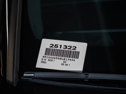 Certified 2025 Porsche Macan Turbo AWD/4WD image 27