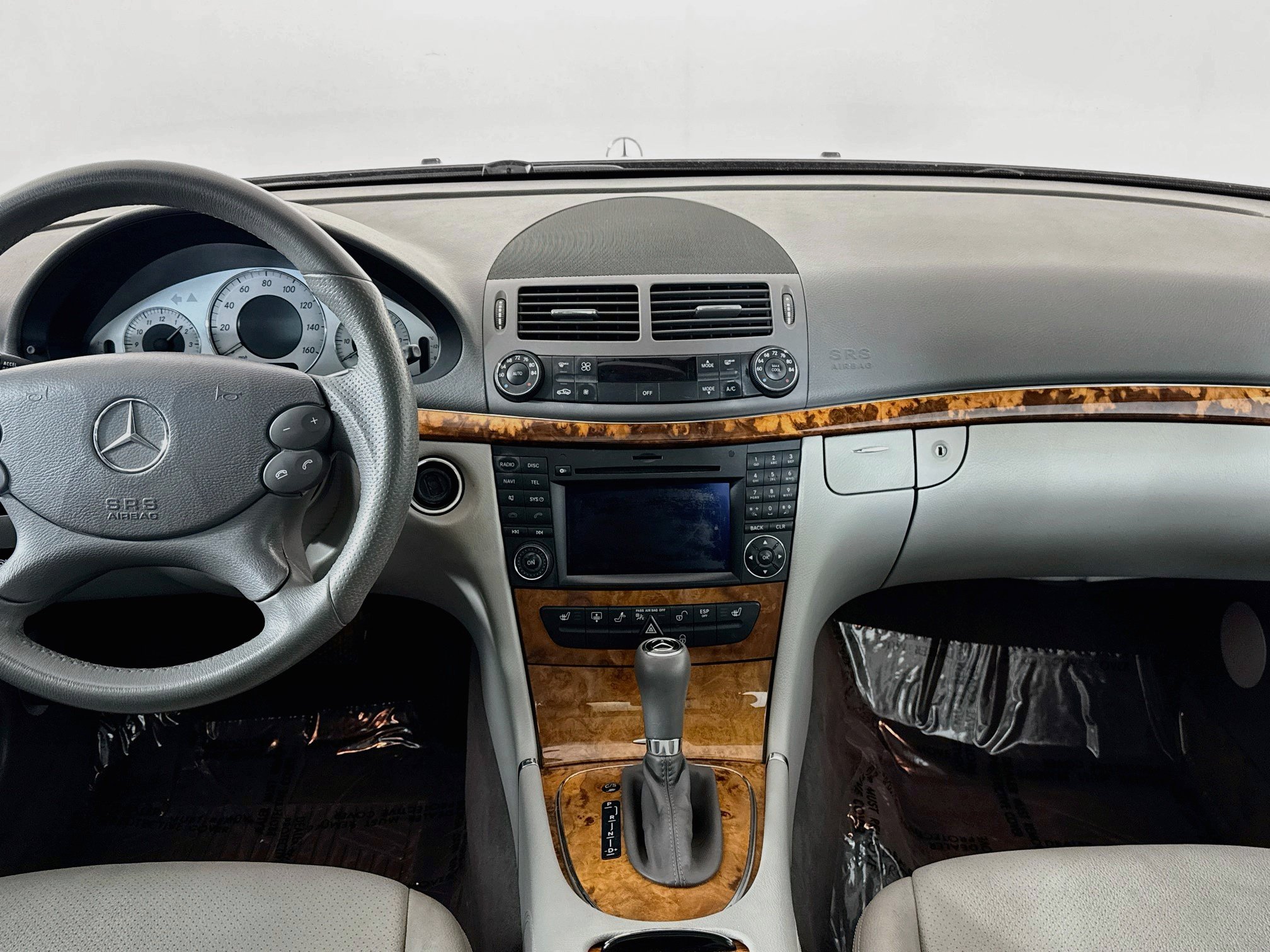 Used 2009 Mercedes-Benz E 350 4MATIC Sedan image 25