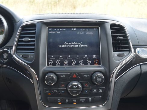 Used 2018 Jeep Grand Cherokee Overland AWD/4WD image 23