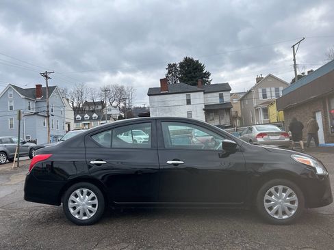 Used 2017 Nissan Versa SV image 4