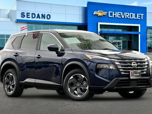 Used 2024 Nissan Rogue SV AWD/4WD image 2