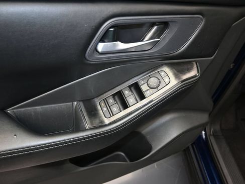 Used 2026 Nissan Rogue SV FWD image 11