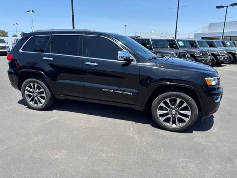 Used 2018 Jeep Grand Cherokee Overland RWD image 12