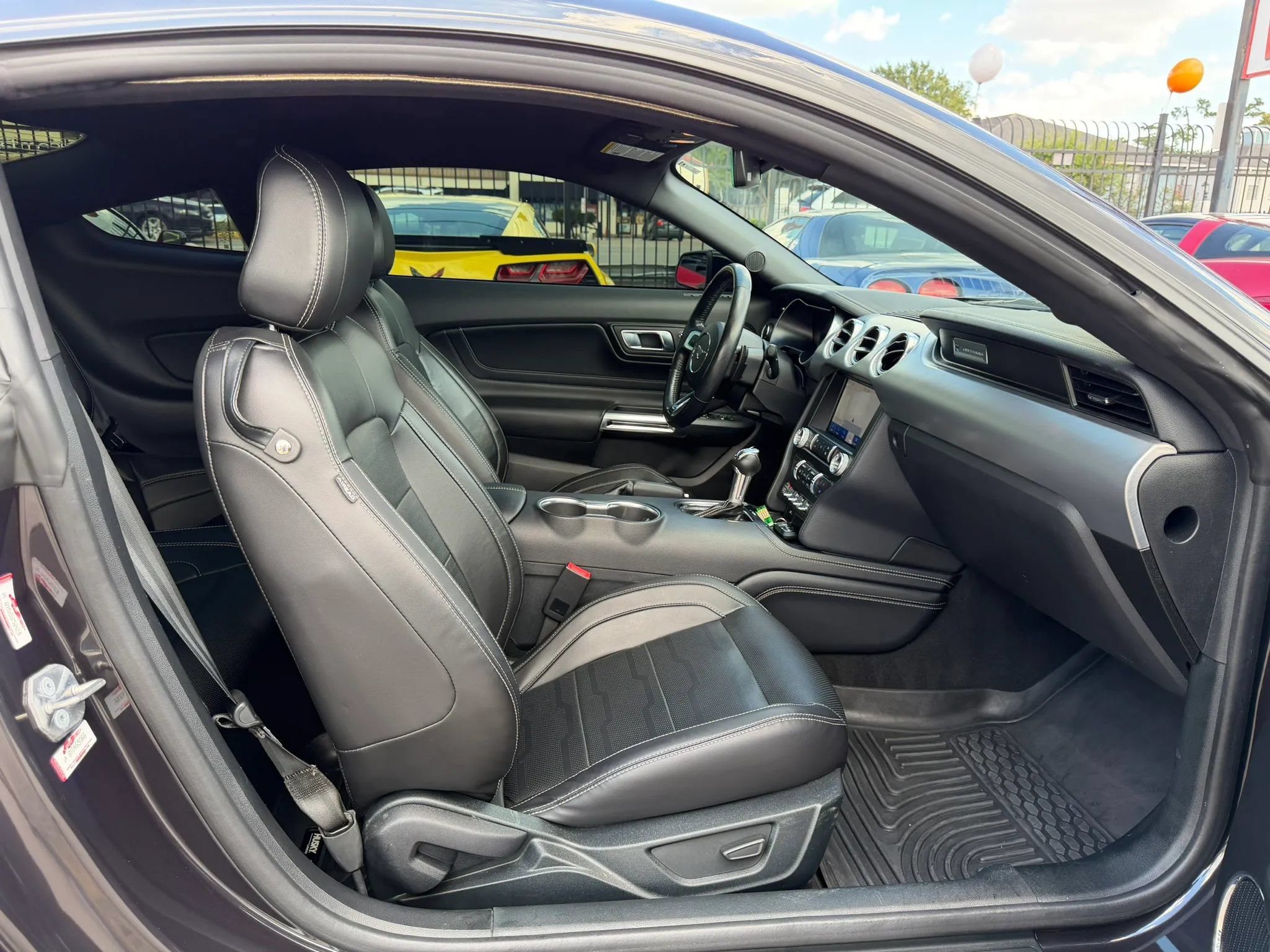 Used 2022 Ford Mustang GT Premium w/ Equipment Group 401A RWD image 17