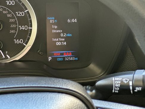 Used 2021 Toyota Corolla LE w/ Carpet Mat Package (TMS) FWD image 9