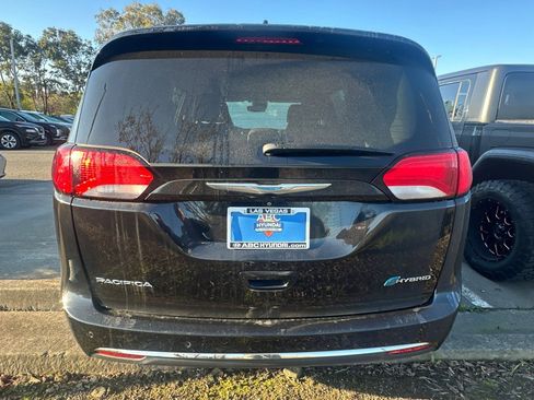 Used 2018 Chrysler Pacifica Limited w/ Advanced Safetytec Group image 4