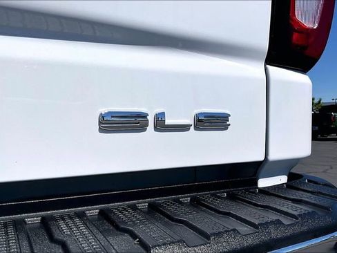 Used 2023 GMC Sierra 1500 SLE image 25