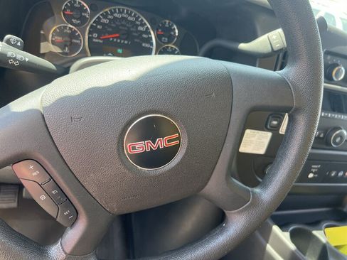 Used 2021 GMC Savana 3500 Extended w/ Power Convenience Package RWD image 18