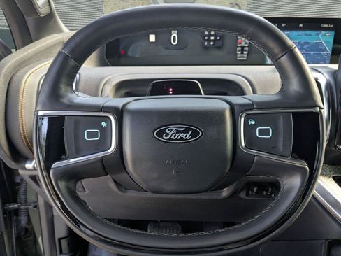 Used 2025 Ford Expedition Tremor AWD/4WD image 9