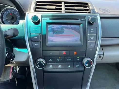 Used 2016 Toyota Camry SE image 12