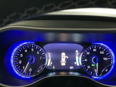 Used 2023 Chrysler Pacifica Touring-L FWD image 40