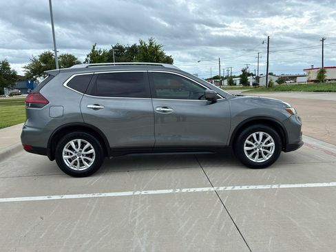 Used 2018 Nissan Rogue SV w/ Premium Package FWD image 4