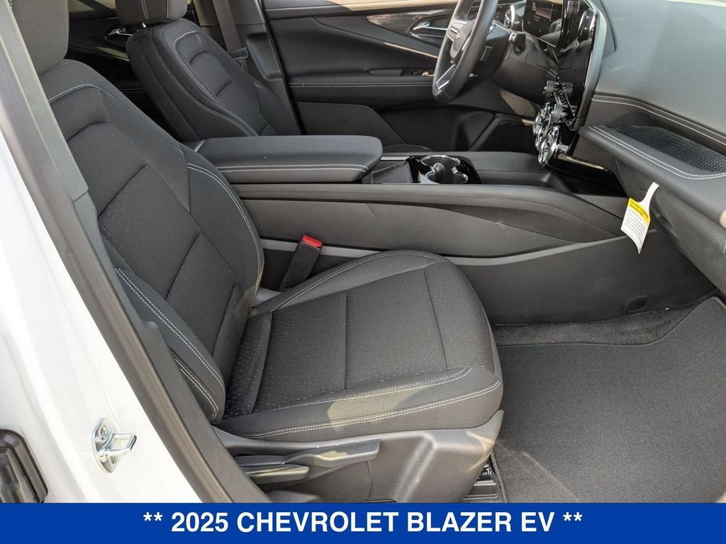 New 2025 Chevrolet Blazer EV LT AWD/4WD image 38