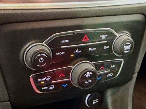 Used 2017 Dodge Charger SXT w/ AWD Premium Group image 16