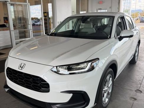 Used 2025 Honda HR-V LX image 2