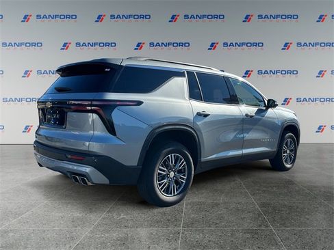 Used 2024 Chevrolet Traverse LT image 5