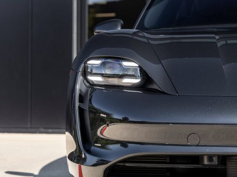 Certified 2021 Porsche Taycan 4S AWD/4WD image 17