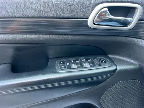 Used 2020 Jeep Grand Cherokee Laredo image 13