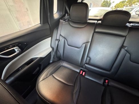 Used 2025 Jeep Compass Limited image 40